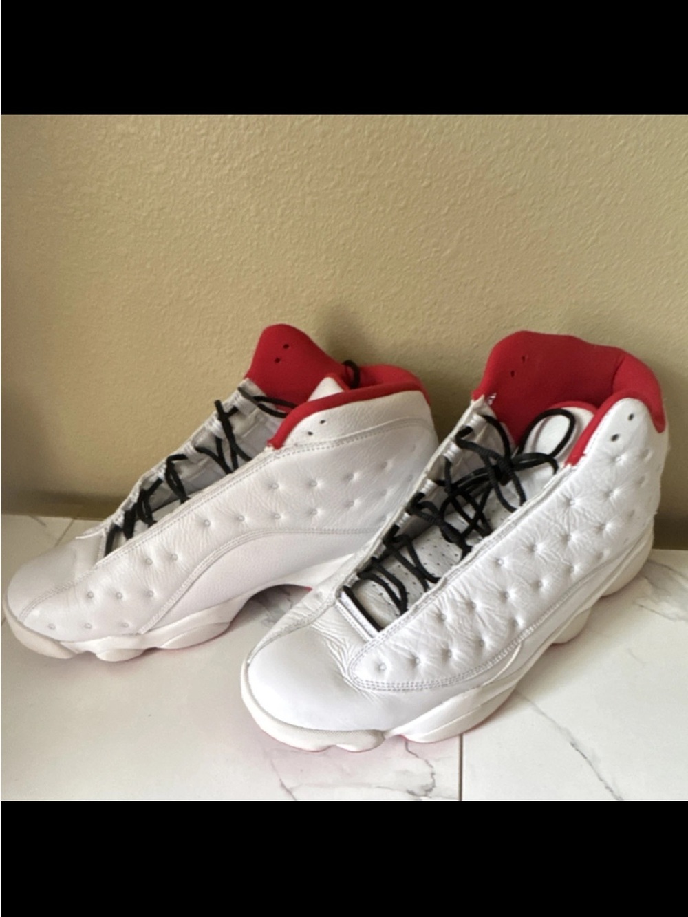 Men's Athletic High-Top Basketball Shoes in White and Red